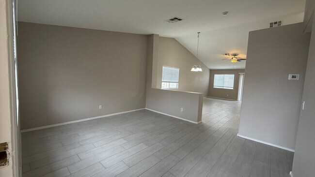 Foto del edificio - Newly Renovated Corner Lot Home