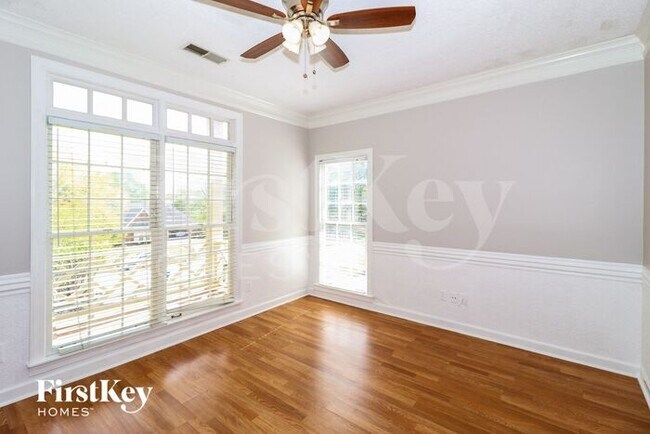 Foto del edificio - 7780 Hawkcrest Dr