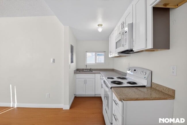 Foto del edificio - Charming 2 Bedroom 1 Bath Apartment For Rent