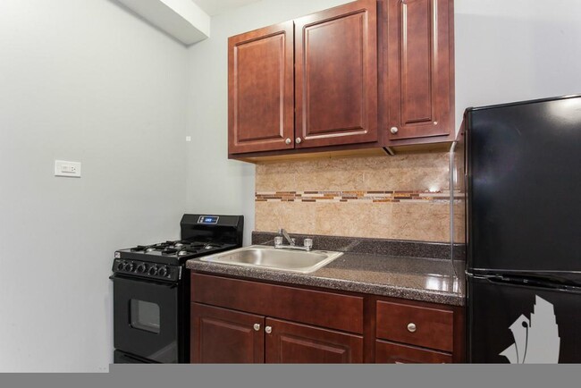 Building Photo - 6930 N Greenview-601
