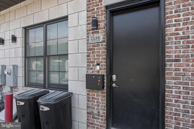 Building Photo - 1500 S 25th St