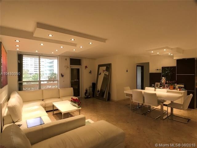 Building Photo - 10185 Collins Ave