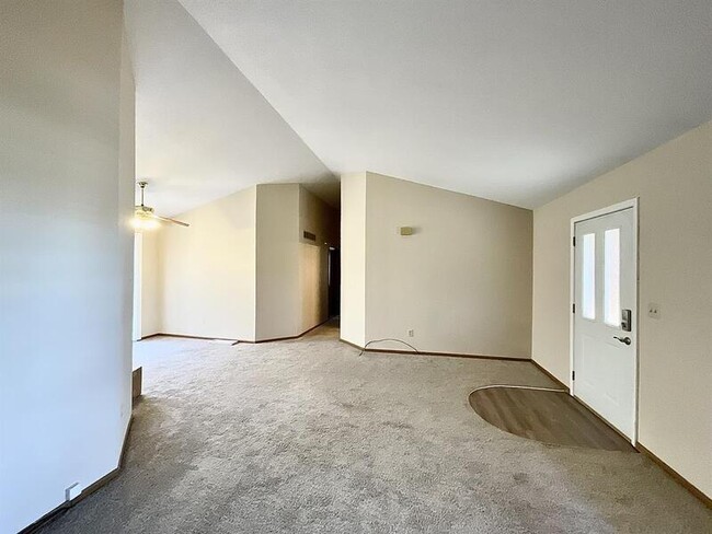 Building Photo - 62 S Cherry Hills