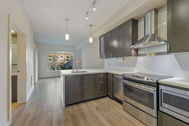 Building Photo - Vik Condos - 1 bedroom