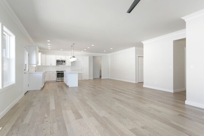 Building Photo - Newer 4 Bedroom Home in West Valley