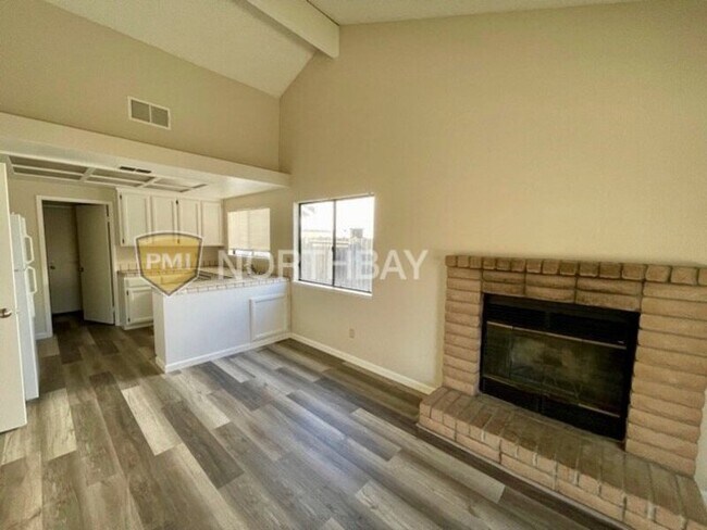 Building Photo - 590 Chaucer Ln