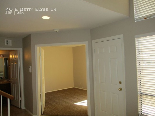 Foto del edificio - 2 bedroom 2 bath TOWNHOME!