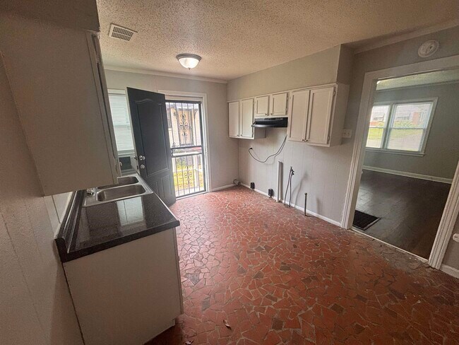 Foto del edificio - 2269 Longstreet Dr