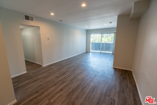 Foto del edificio - 1639 N Martel Ave