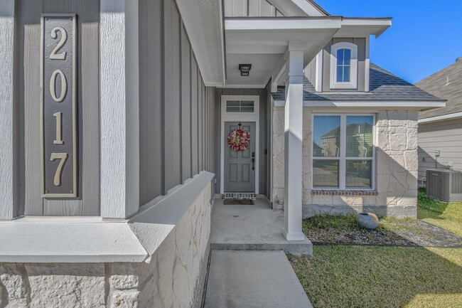 Building Photo - FEB 2026! Beautiful 3/2 Home w/ Huge Backyard in Edgewater!