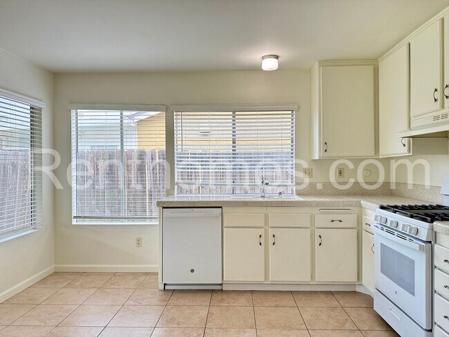 Foto del edificio - 8575 Keystone Ct