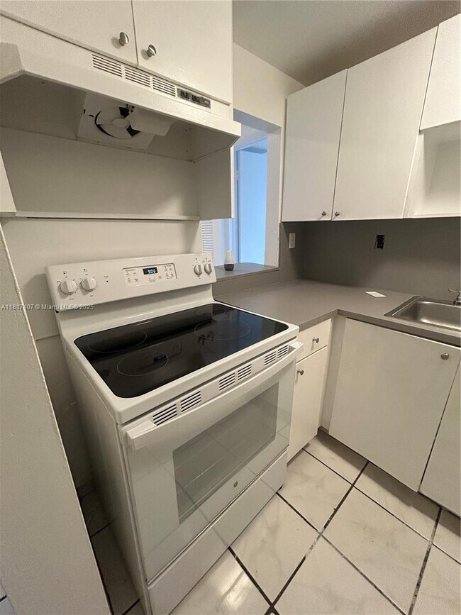 Foto del edificio - 1351 SW 4th St