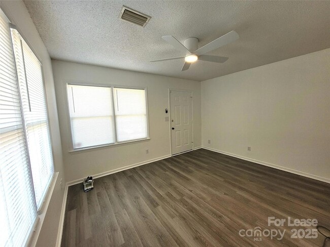 Foto del edificio - 102 Brandywine Dr NE