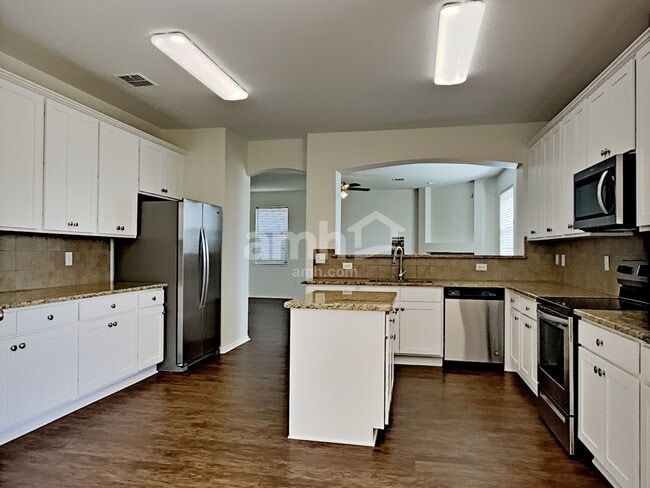 Building Photo - 1409 Talladega Dr