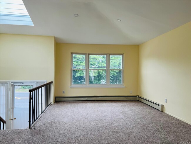 Building Photo - 922 Merrick Ave