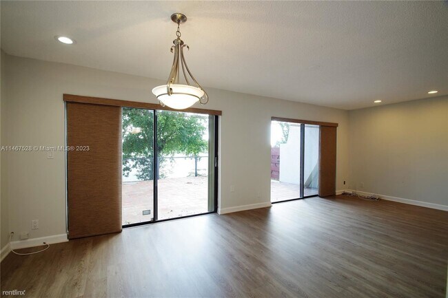 Building Photo - 3 br, 2.5 bath Townhome - 3088 Bermwood Ln...