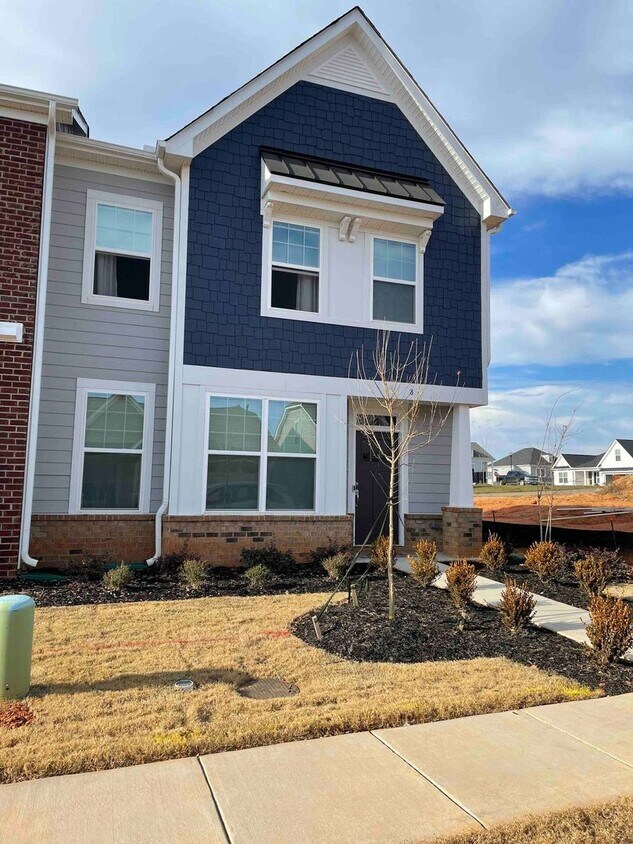 Foto principal - Furnished Townhome in Greer is Available