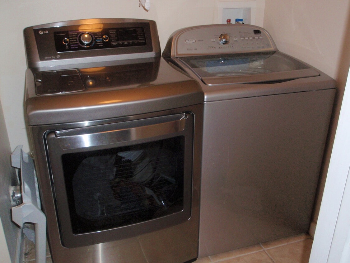 steam washer & Dryer - 3153 Clint Moore Rd