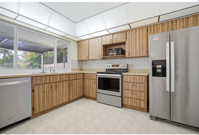 Building Photo - 920 NW 92nd Ave
