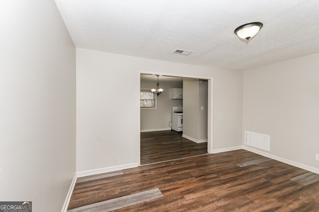Building Photo - 1135 Pontiac Cir