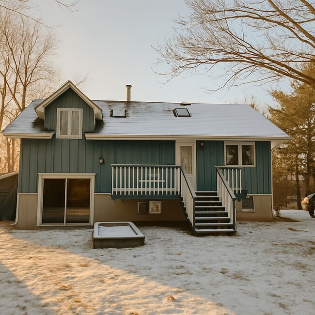 Building Photo - 1858 Chem. de la Grande Presqu'île