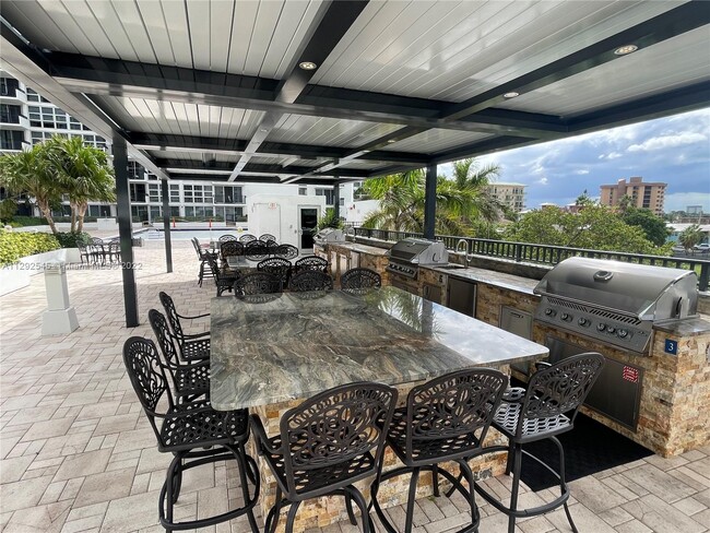 Building Photo - 531 N Ocean Blvd