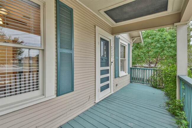 Building Photo - 2717 McDuffie St