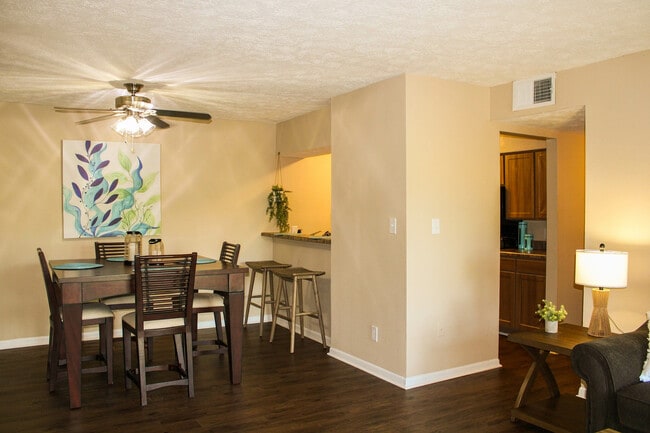 Dining Area - Turtle Lake