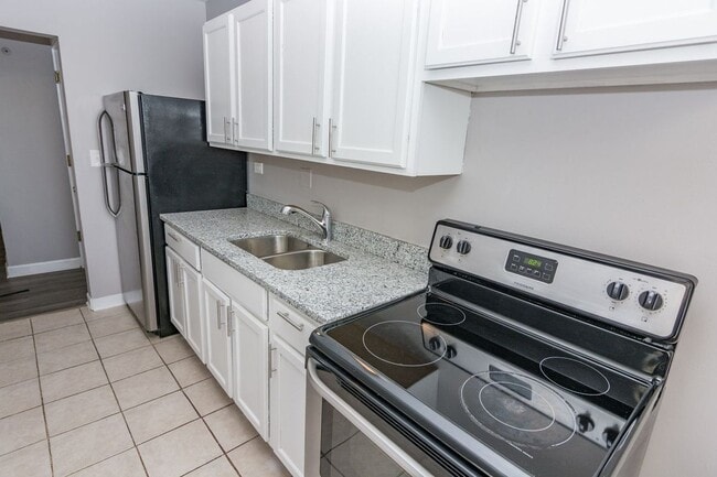 Foto del edificio - 7147 S Jeffery Blvd