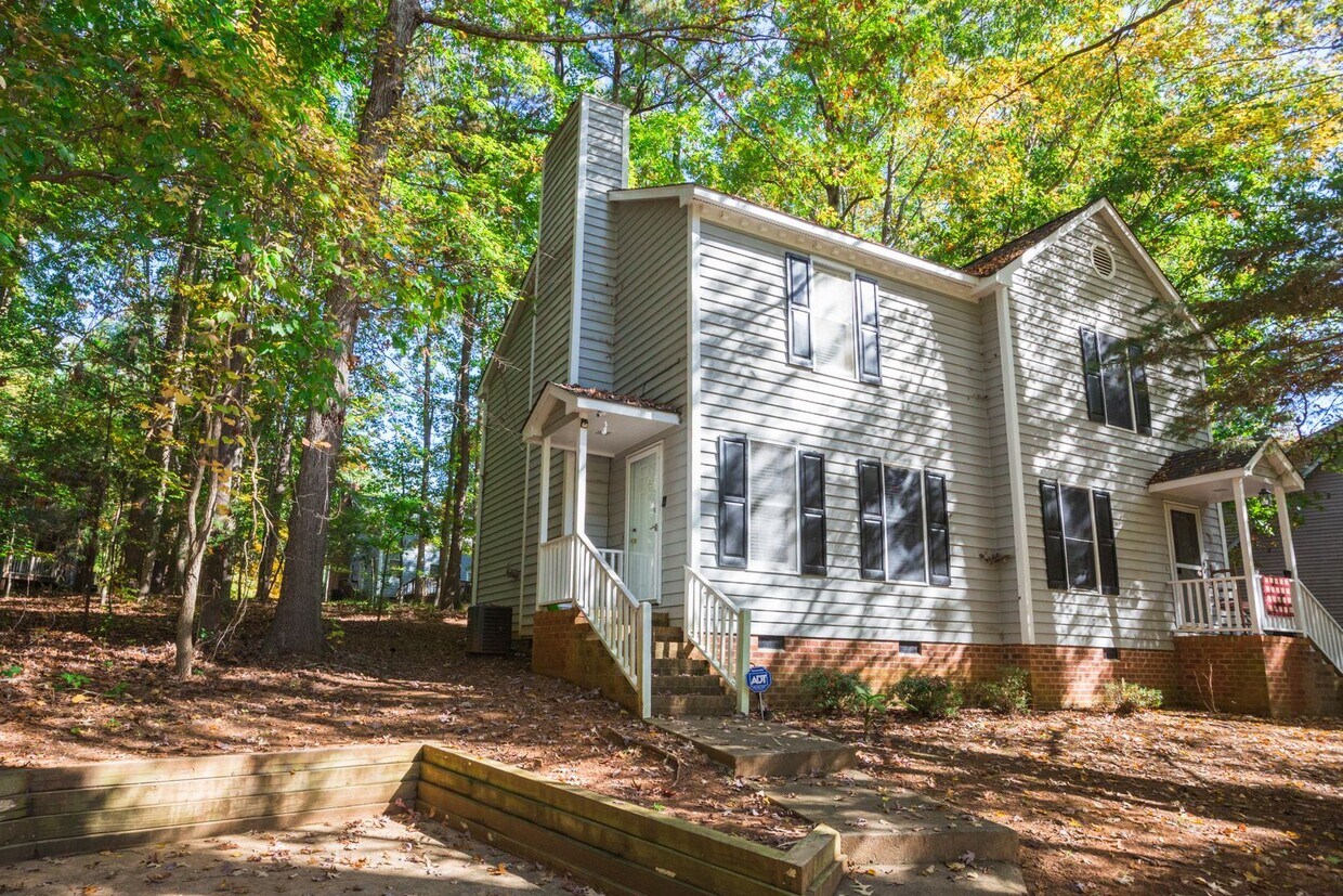 Foto principal - 2 bed, 1.5 bath Duplex in American Village...