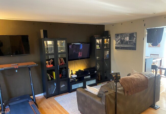 Building Photo - 3 br, 2 bath House - 3711 Community Dr