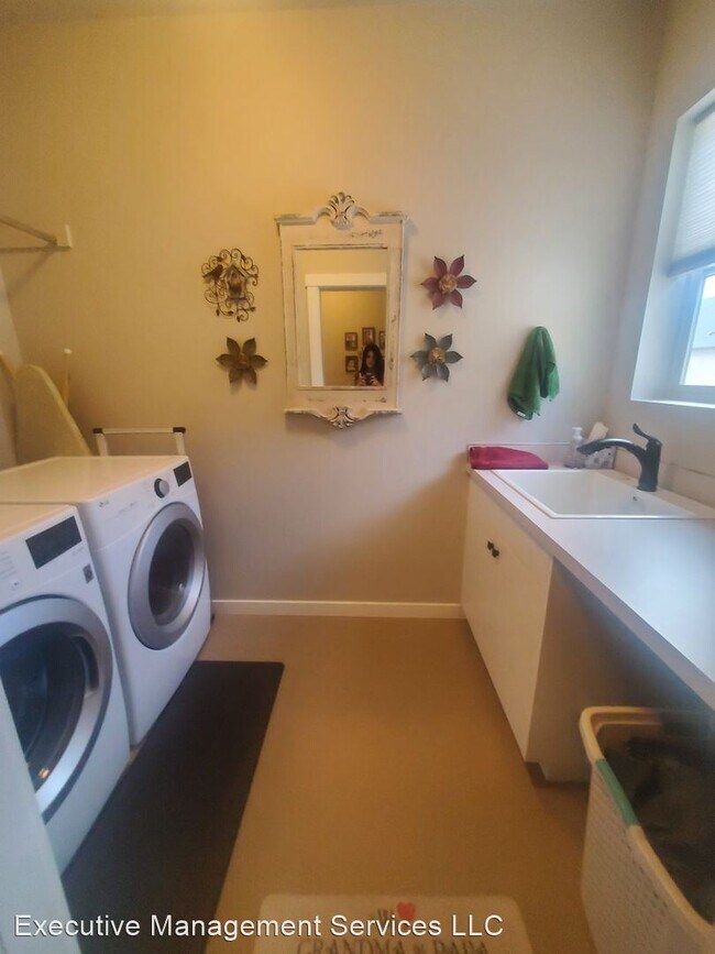 Foto del edificio - 2 br, 2 bath House - 4172 E Silverking Ln
