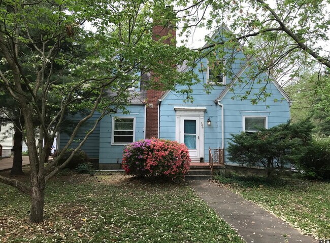 campuscolonial.com - 700 S Forest Ave