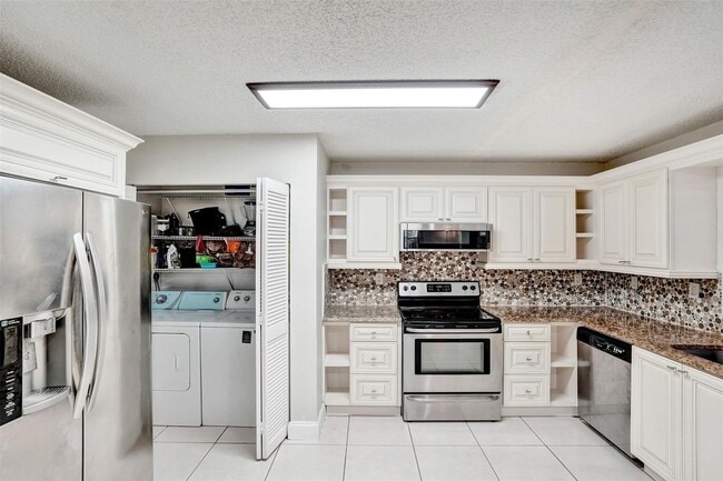 Building Photo - 12215 Royal Palm Blvd