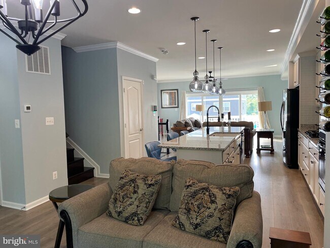 Foto del edificio - 2103 Gabler Shore Ct