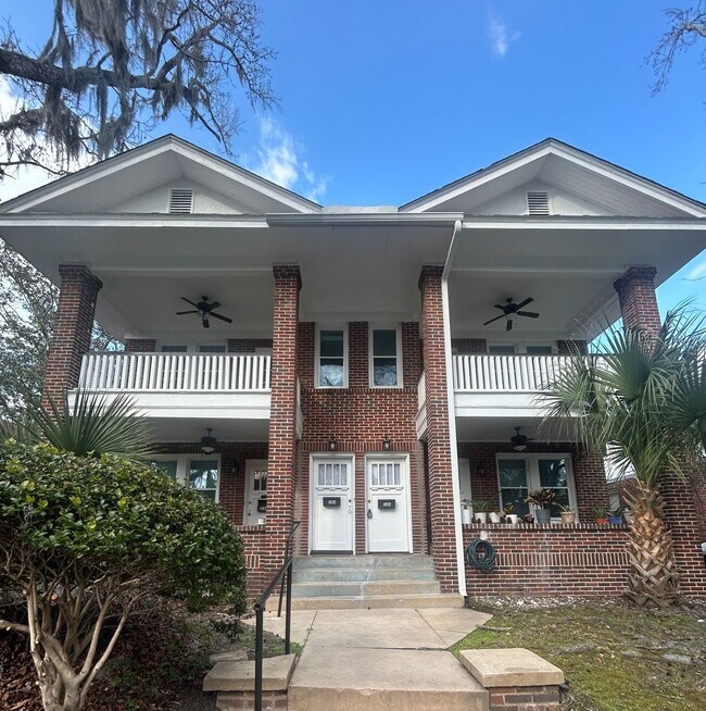 Building Photo - Quiet, Spacious 2BR/1BA