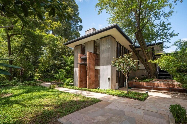 Building Photo - 2180 Forest View Ave