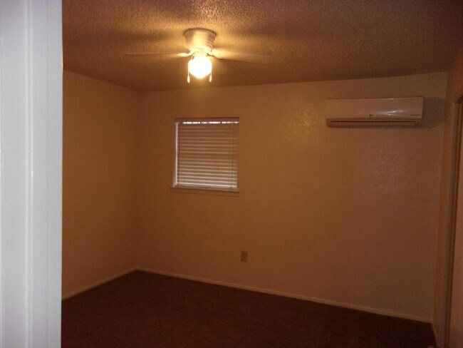 Building Photo - 505 E. Evergreen #11