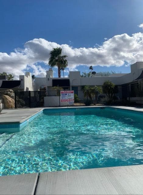 Foto del edificio - 45451 Deep Canyon Rd