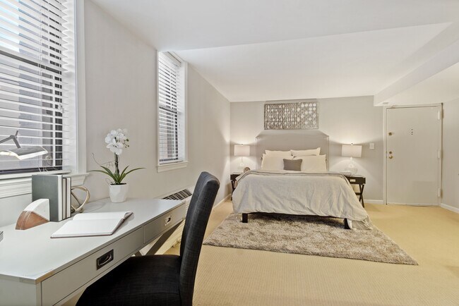 Foto del edificio - 2310 Ashmead Pl NW