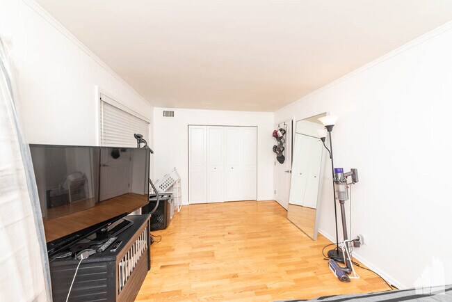 Foto del edificio - 6102 N Sheridan Rd