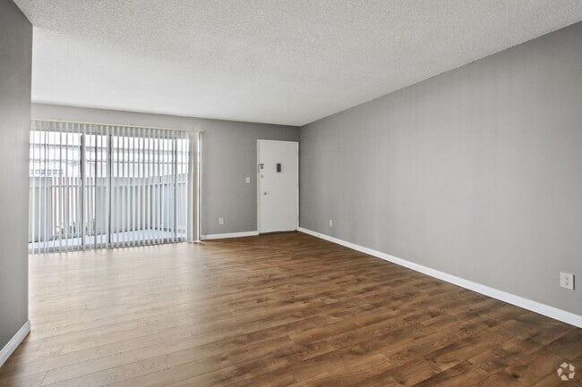 Building Photo - 3625 Mentone Ave