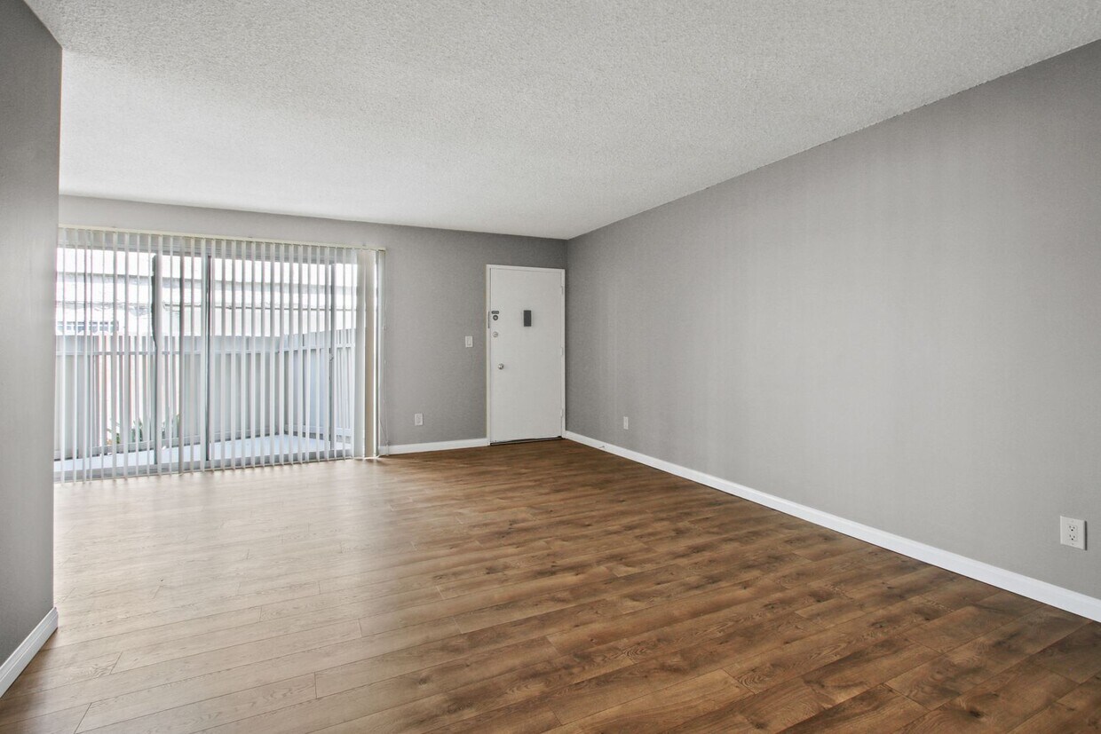 Foto principal - 3625 Mentone Ave