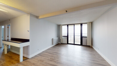 Riverview Towers Apartments photo'