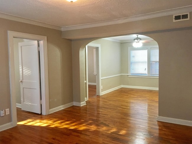 Building Photo - 4507 Roanoke Pkwy