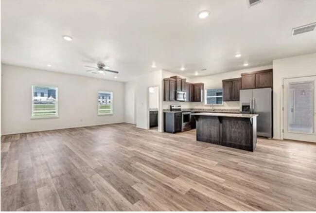 Building Photo - 917 S Amarillo Ave