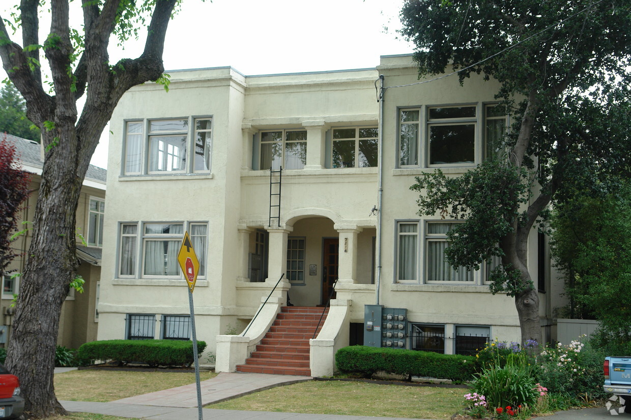 Building Photo - 2814 College Ave