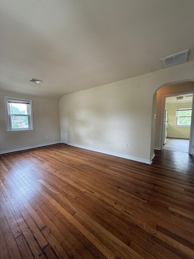Foto del edificio - 1 bedroom | 1 bath - Oaklyn, NJ - Nice Quiet Neighborhood