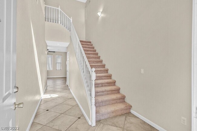 Foto del edificio - 6732 Canyon Maple St