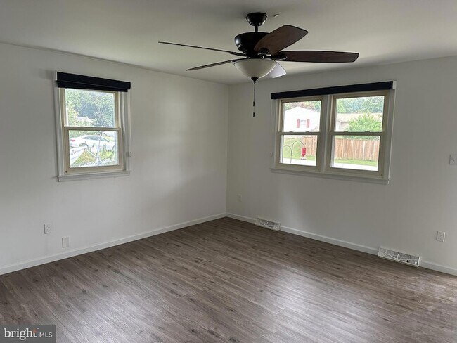 Foto del edificio - 1447 Knight Ave